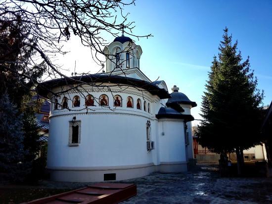 Biserica Schitul Darvari